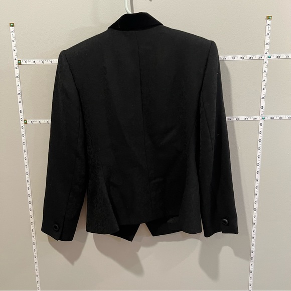 Albert Nipon Women’s Suit Jacket in Black, Velvet Collar, Button Detail - Picture 4 of 9